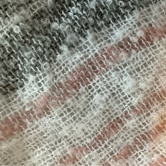 Altar'd State Triangle Shape Oversized Pink White Gray Fringed Scarf Wrap - Picture 4 of 11